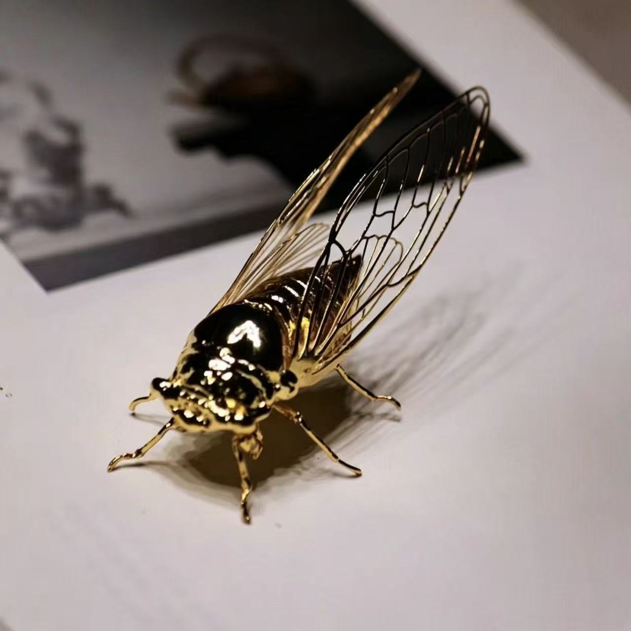 Gold Metal Cicada Figurine, Hollow‑Out Wing Insect Statue, Desktop Decor Collectible Ornament