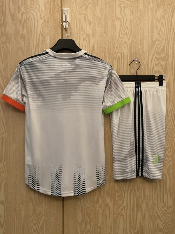 Retro Juventus Co branded Special Edition 2019/20