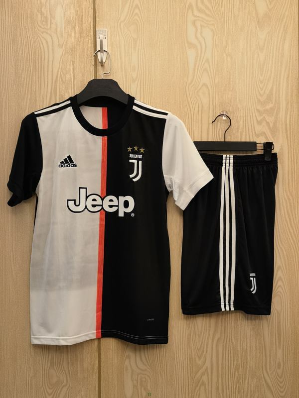 Retro Juventus Home 2019/20