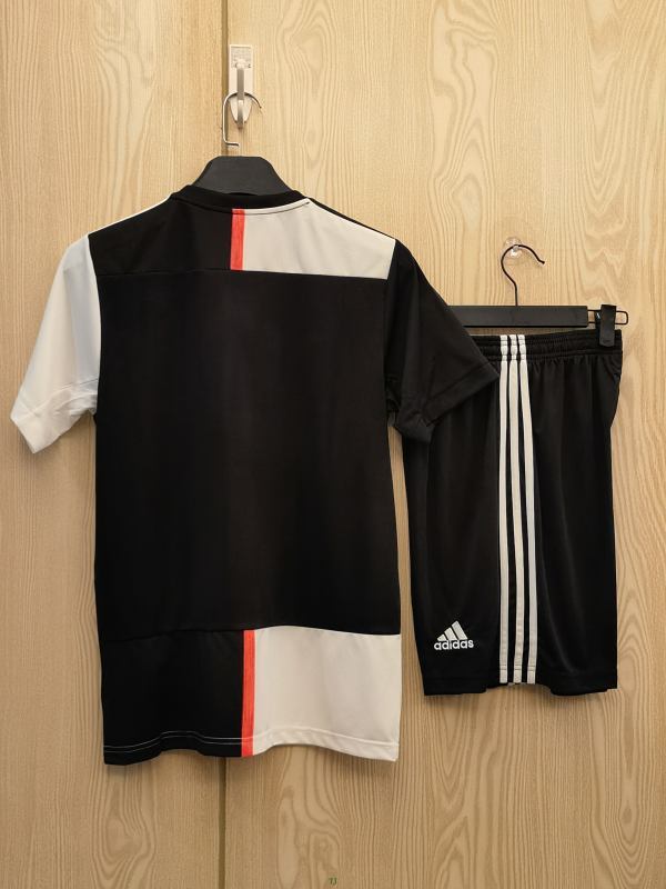 Retro Juventus Home 2019/20