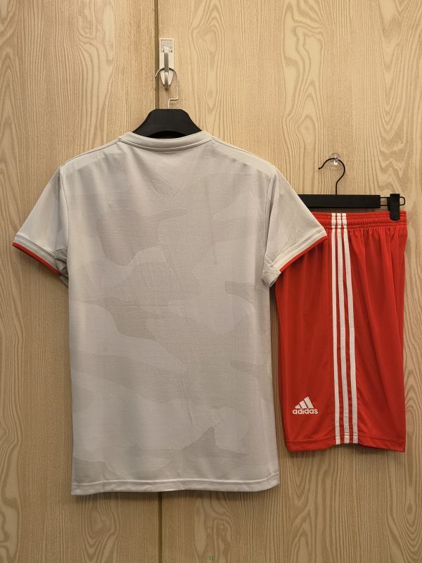 Retro Juventus away 2019/20