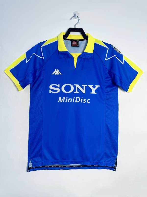 Retro Juventus away 1997/99