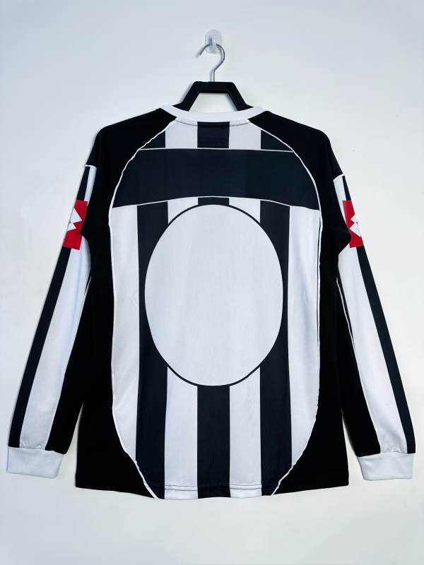 Retro Juventus home long sleeved 2002/03