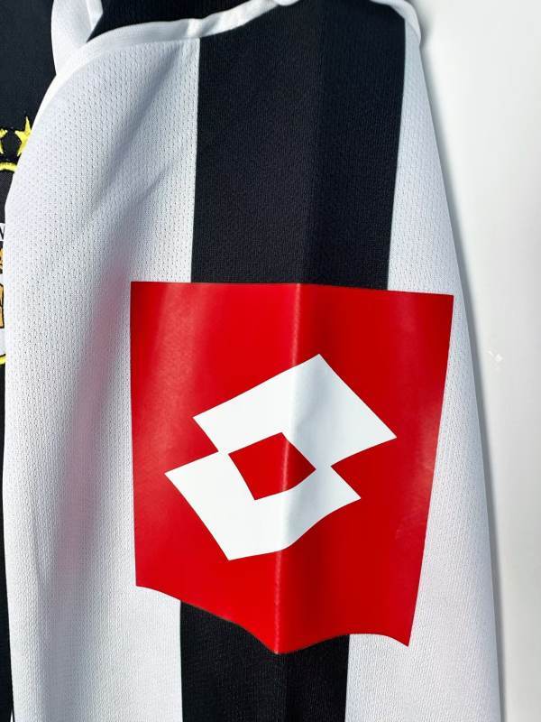 Retro Juventus home long sleeved 2002/03