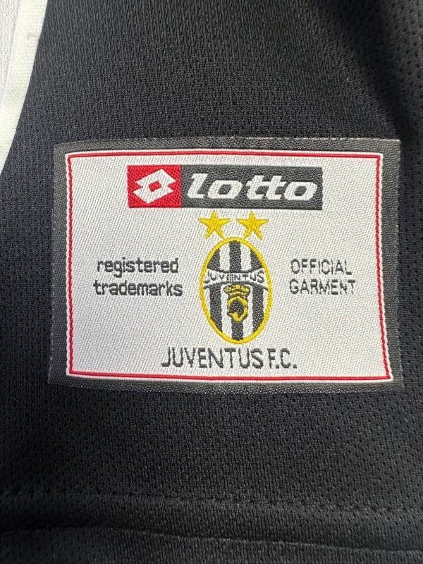 Retro Juventus home long sleeved 2002/03
