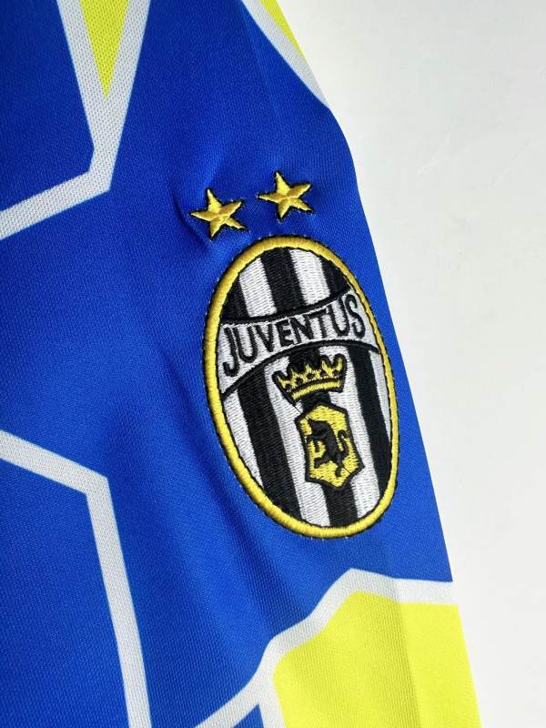 Retro Juventus away long sleeved 1997/99