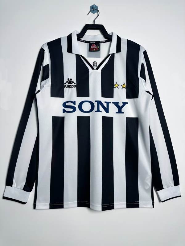 Retro Juventus home long sleeved 1995/97