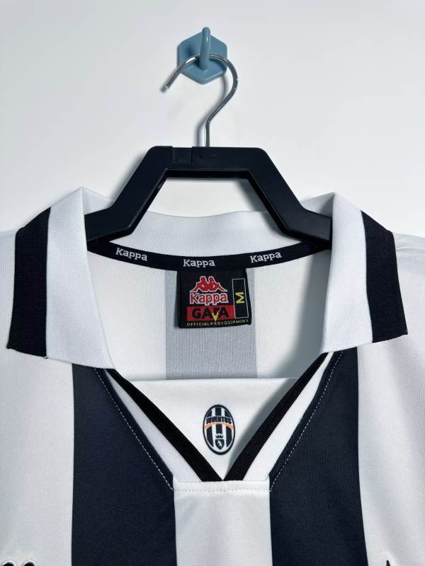 Retro Juventus home long sleeved 1995/97