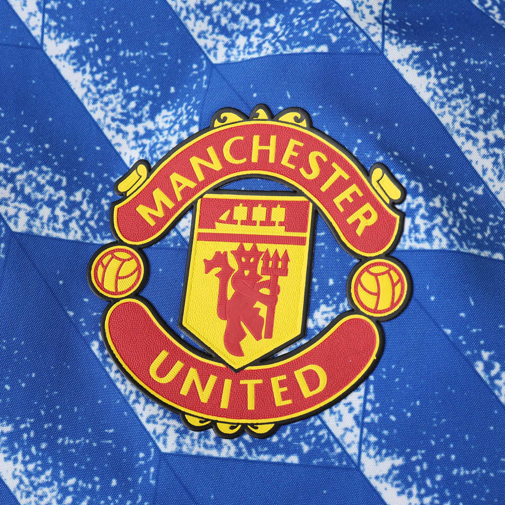 2425 Manchester United F.C. Wear on both sides windbreaker