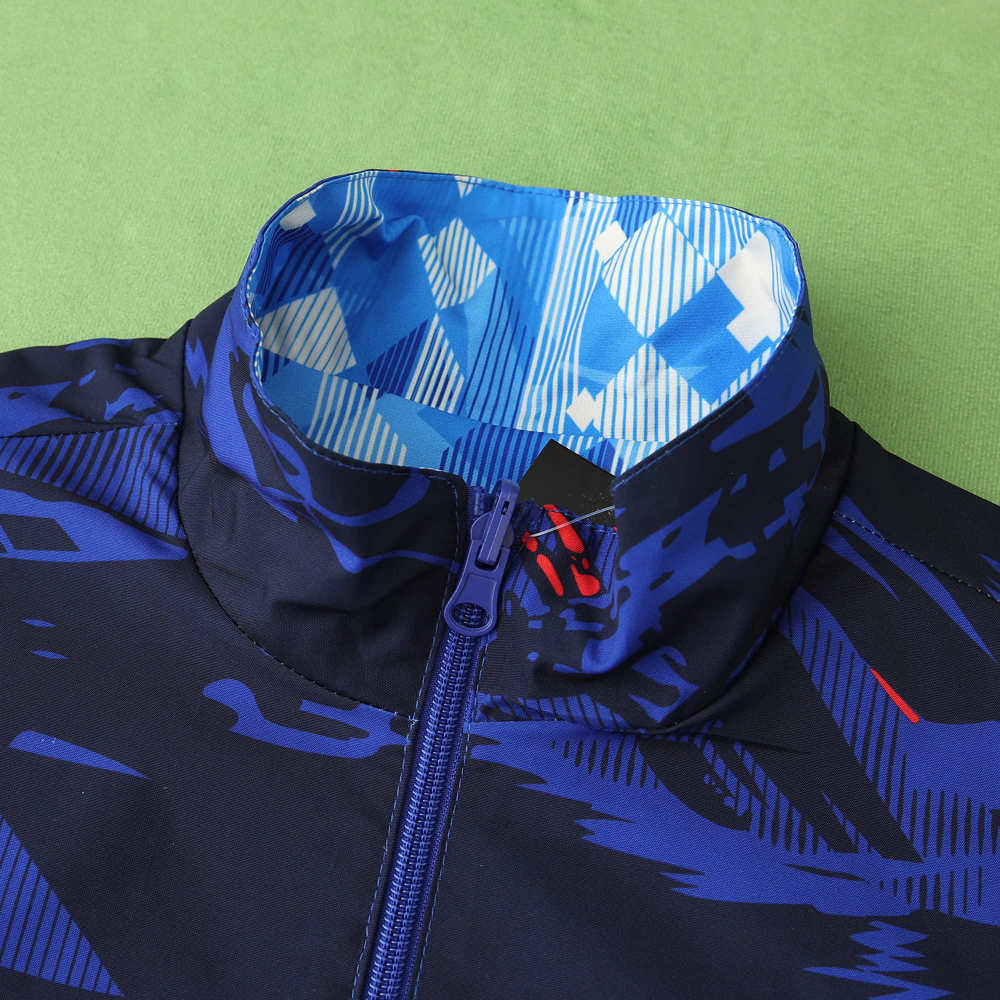 2425 England Wear on both sides windbreaker