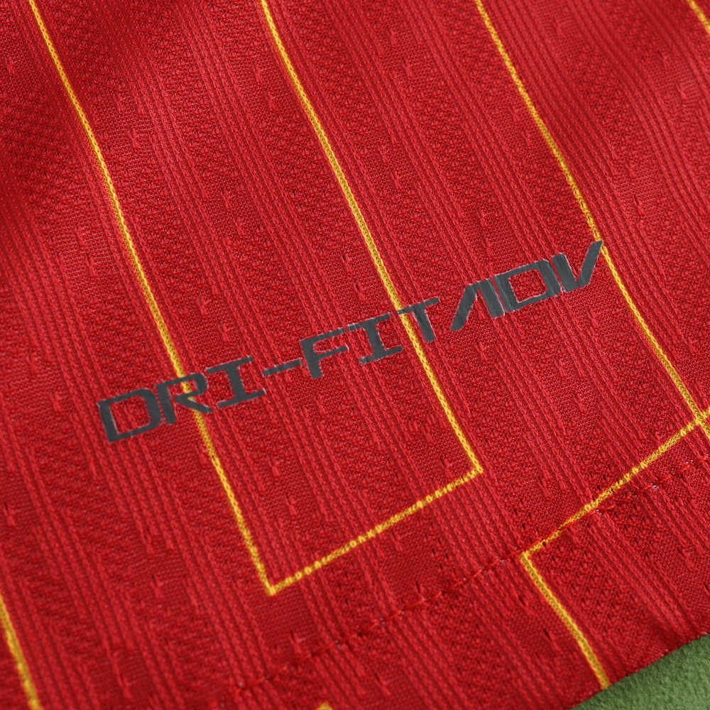 2425 season Liverpool home Long sleeved Player version
