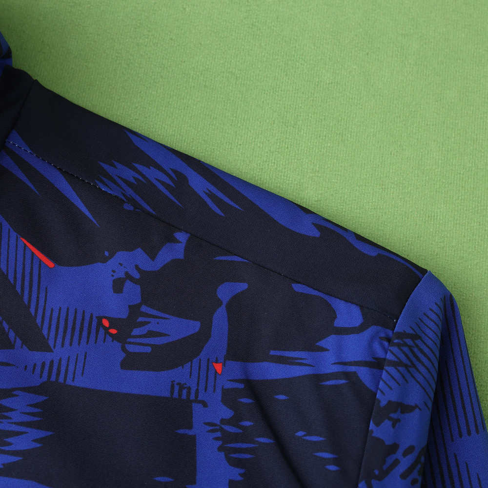 2425 England Wear on both sides windbreaker