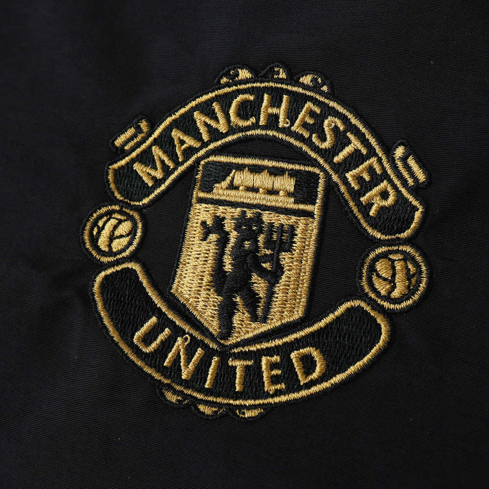 2425 Manchester United F.C. Wear on both sides windbreaker