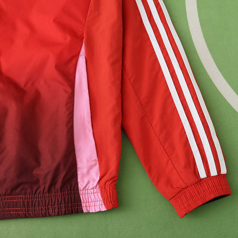2425 Manchester United F.C. Wear on both sides windbreaker