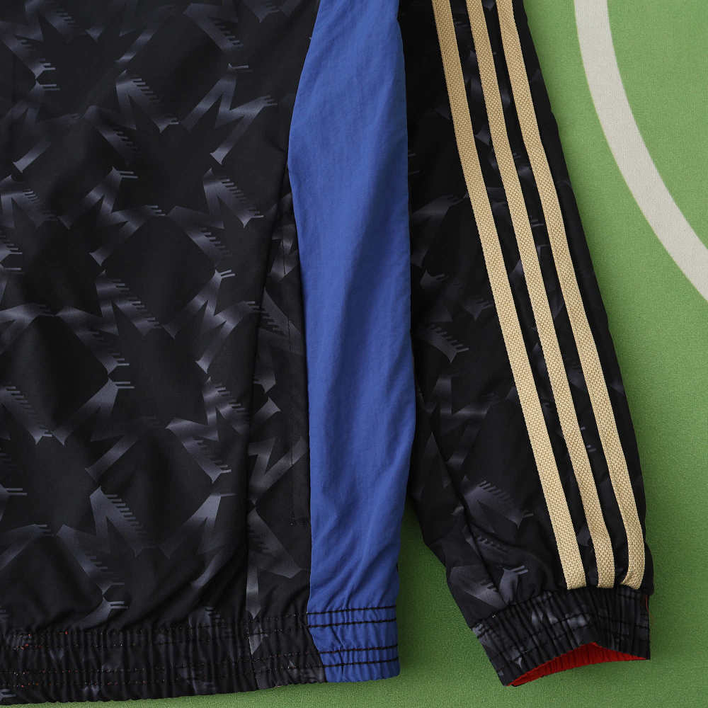 2425 Manchester United F.C. Wear on both sides windbreaker
