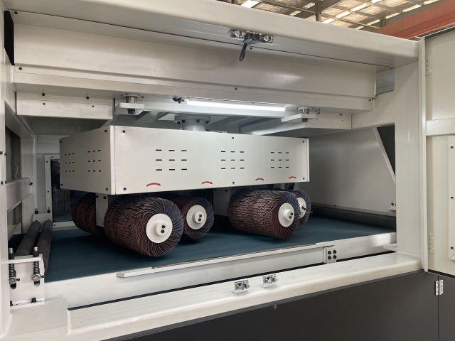 Extra-Wide Heavy-Duty Deburring & Edge Rounding Machine | Qintellim
