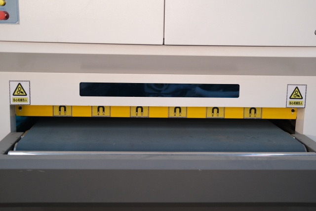 Extra-Wide Heavy-Duty Deburring & Edge Rounding Machine | Qintellim