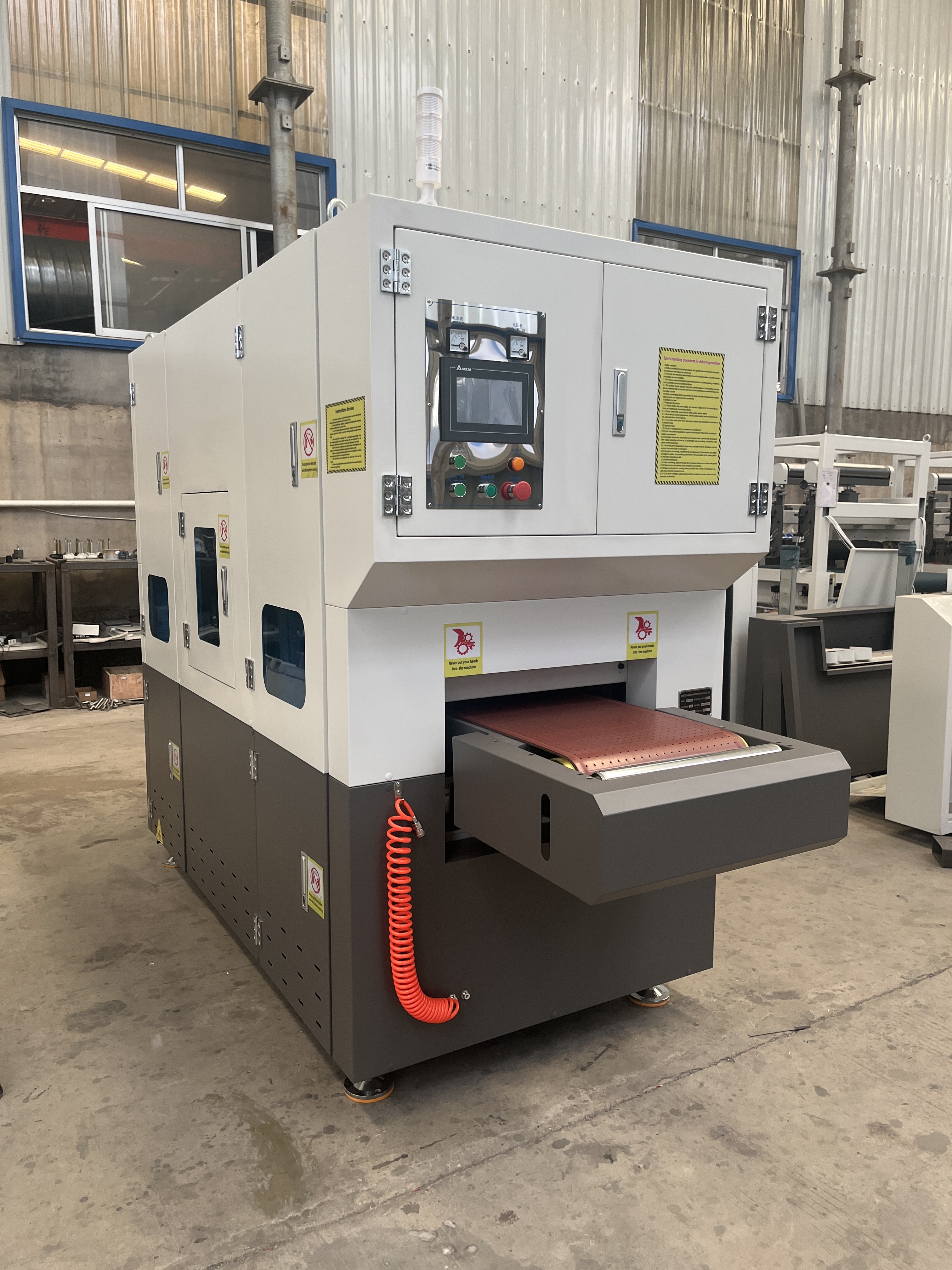 Compact 4-Station Deburring, Brushing & Polishing Machine | Qintellim