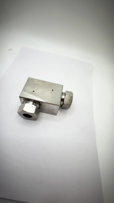 Waterjet Part High Pressure Tube Fittings 9/16'' HP Elbow Assembly 60k Elbow 9/16 Direc Two - Way 13164-3 1-13164-60-9 A-0775-3