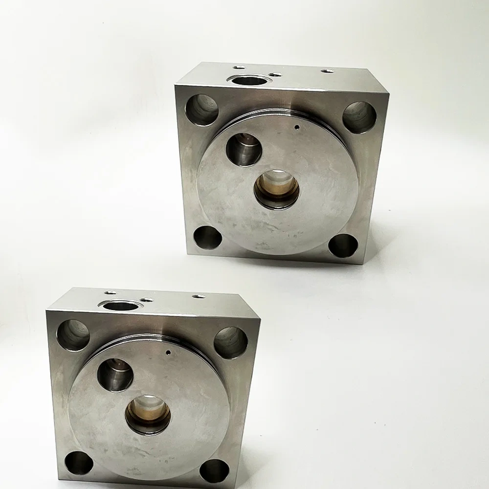 60K Speed WaterJet Cutting Head Intensifier Left / Right End Bell Water Jet Low Pressure End Bell Assembly 301001-1-L 301001-1-R