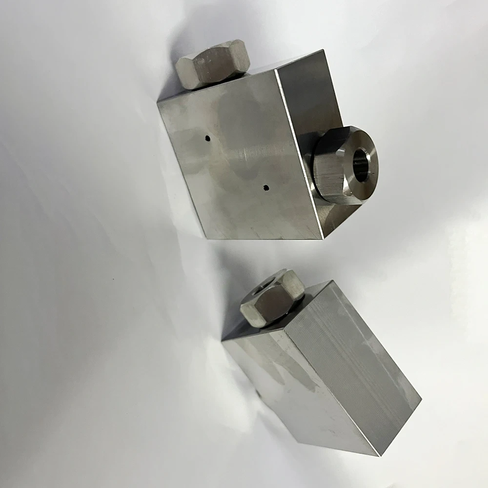 China Waterjet Cutting Accessory 3/8'' Two-way Elbow Water Jet Head Fitting Parts  3/8 HP Stainless Steel Elbow Assembly Factory