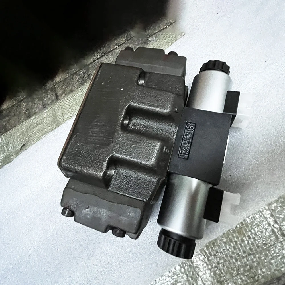 Waterjet Cutter For HYTEK Electronic Pilot Shift Shift Valve Solenoid DG5V-7-S2C-T-P08-20H Waterjet Main Direction Control Valve