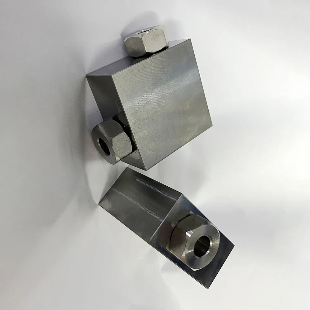 China Waterjet Cutting Accessory 3/8'' Two-way Elbow Water Jet Head Fitting Parts  3/8 HP Stainless Steel Elbow Assembly Factory