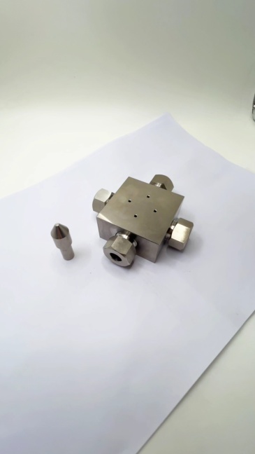 Waterjet Cutter Pump 3/8‘’ High Pressure Four-way Cross Assembly 75K - 87K 3/8 Stainless Steel Crossing 014168-1 1-13165-100-6