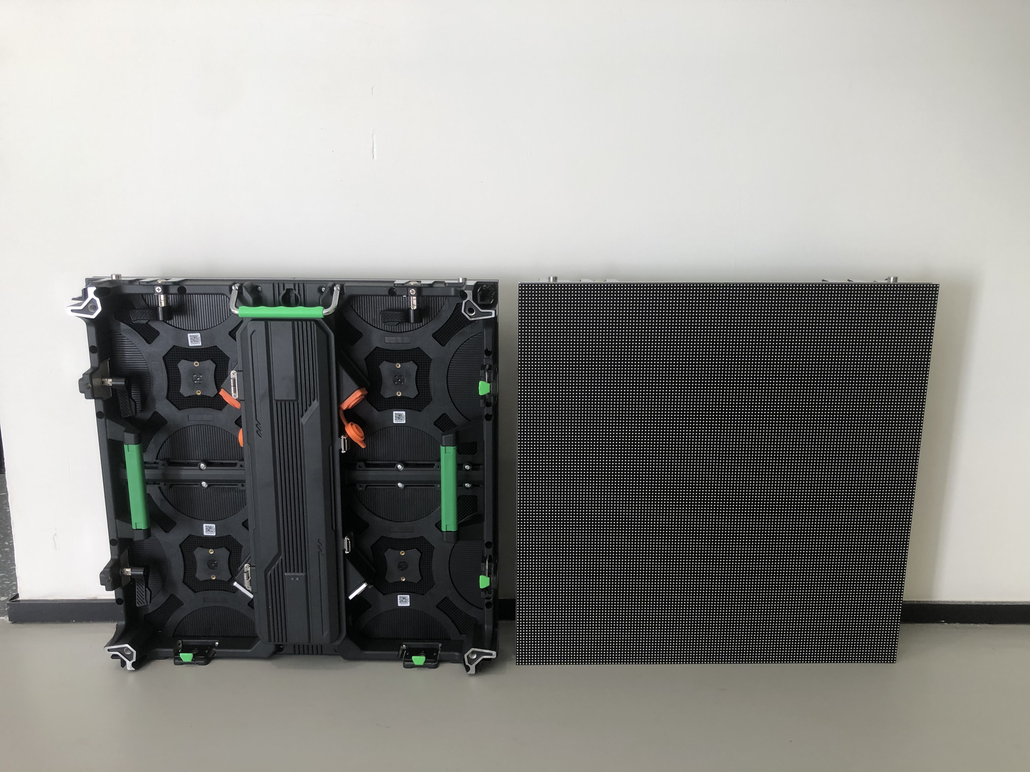 500mm x 500mm outdoor p2.976 rental led display cabinet