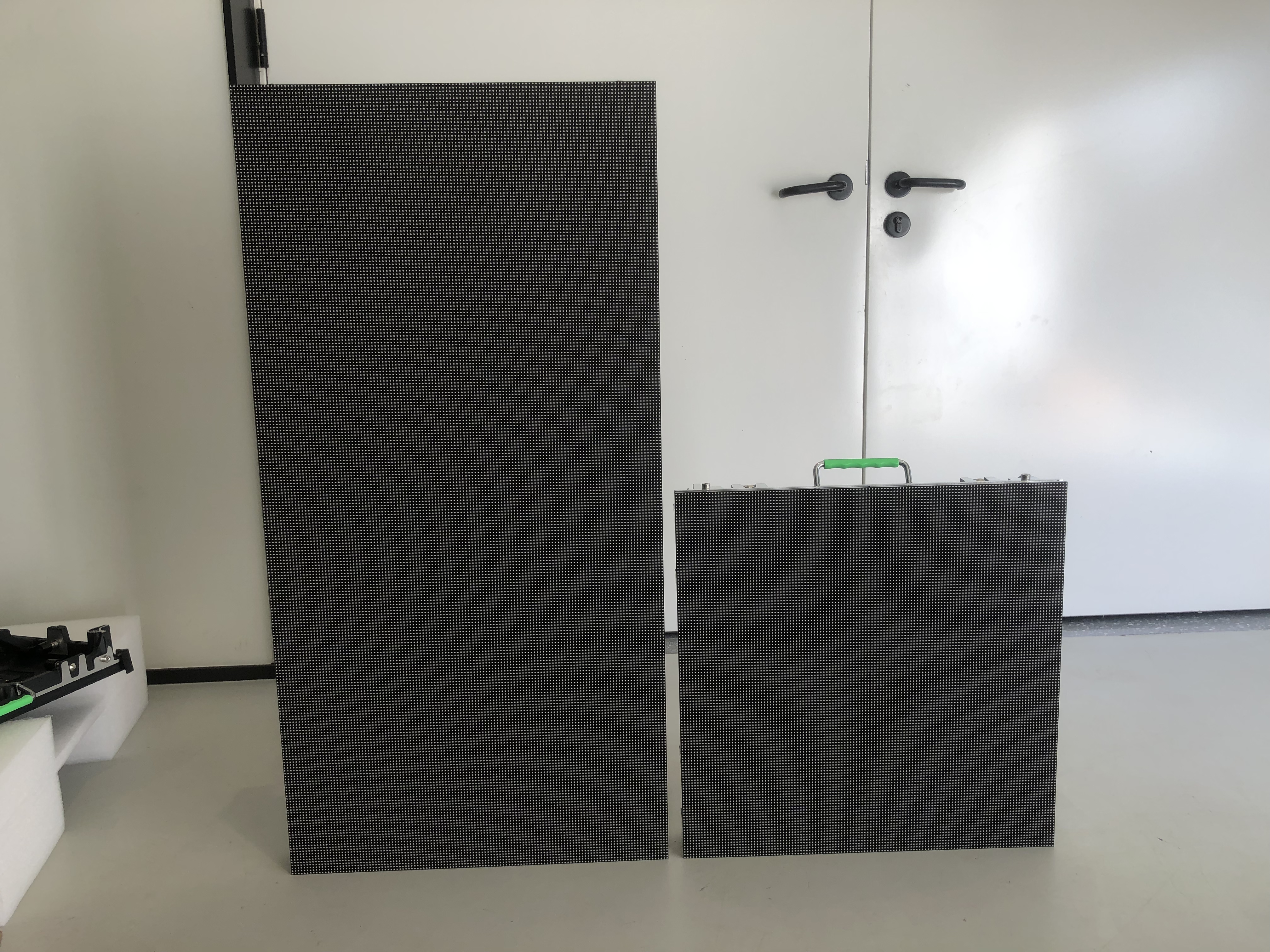 500mm x 500mm outdoor p2.976 rental led display cabinet