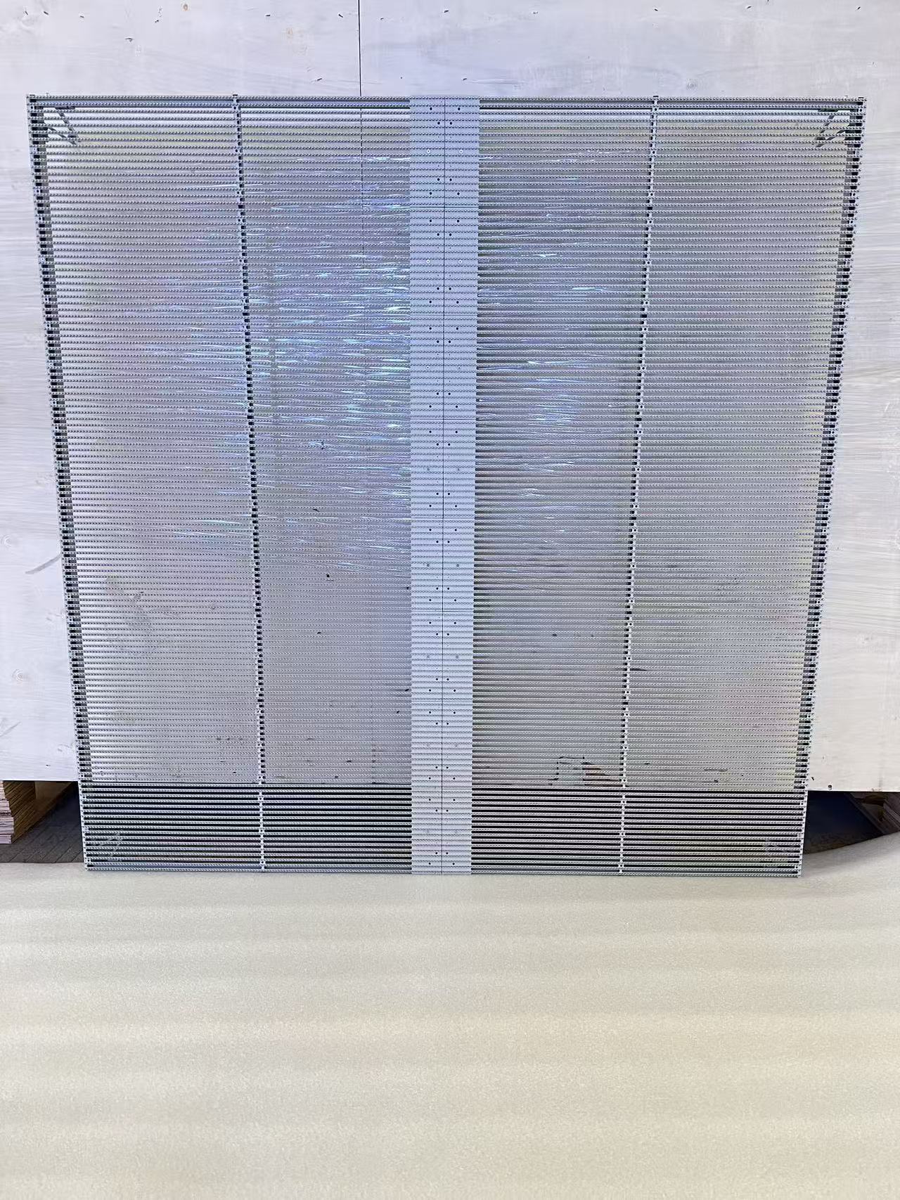 600cd indoor p3.91-7.81 transparent led display cabinet 1000x1000mm