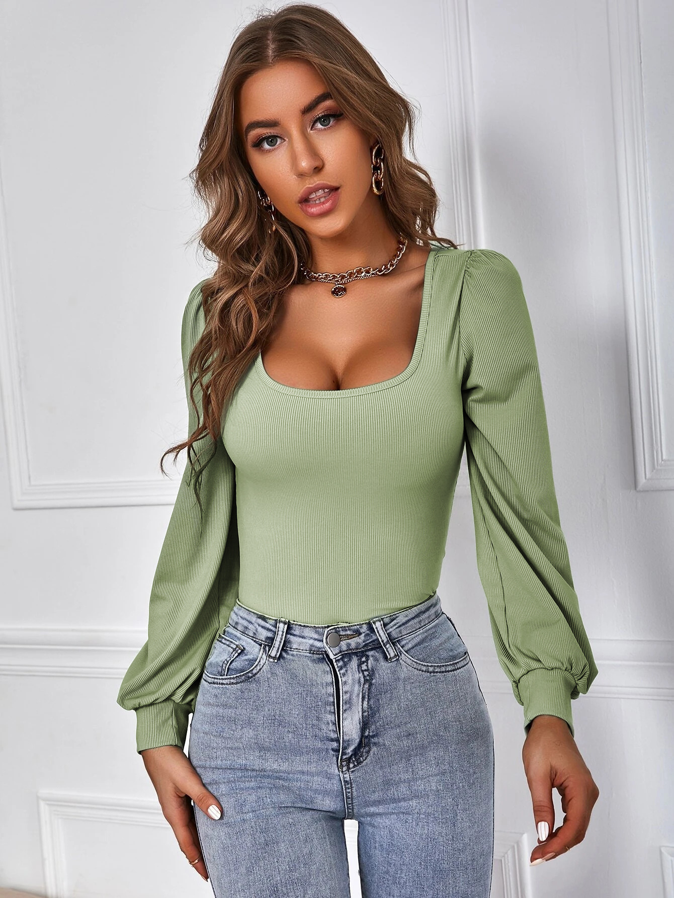 Casual bubble sleeve knitted long-sleeved T-shirt.