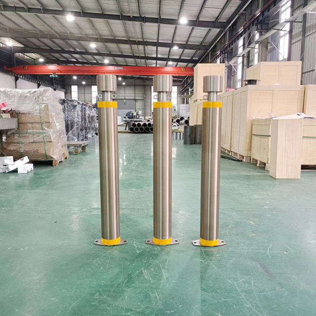 Static Bollard With Chains