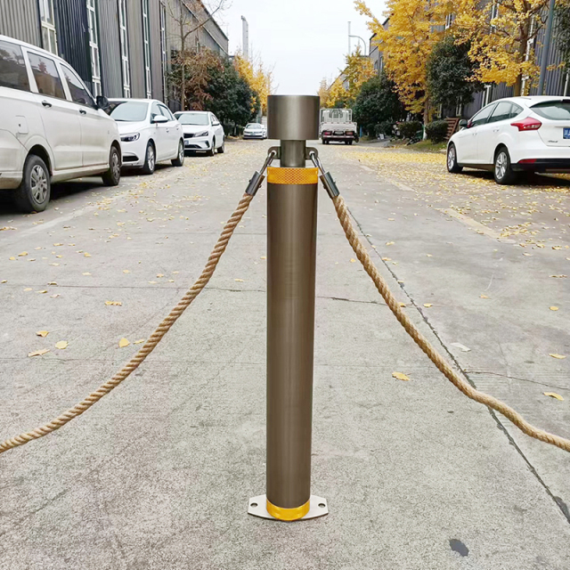 Static Bollard With Chains