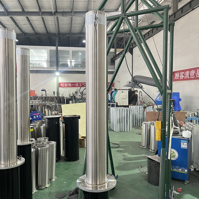 Round Stainless Steel Manual Lift Retractable Driveway Bollard