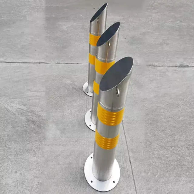 Steel Slant Top Bollard With Chains