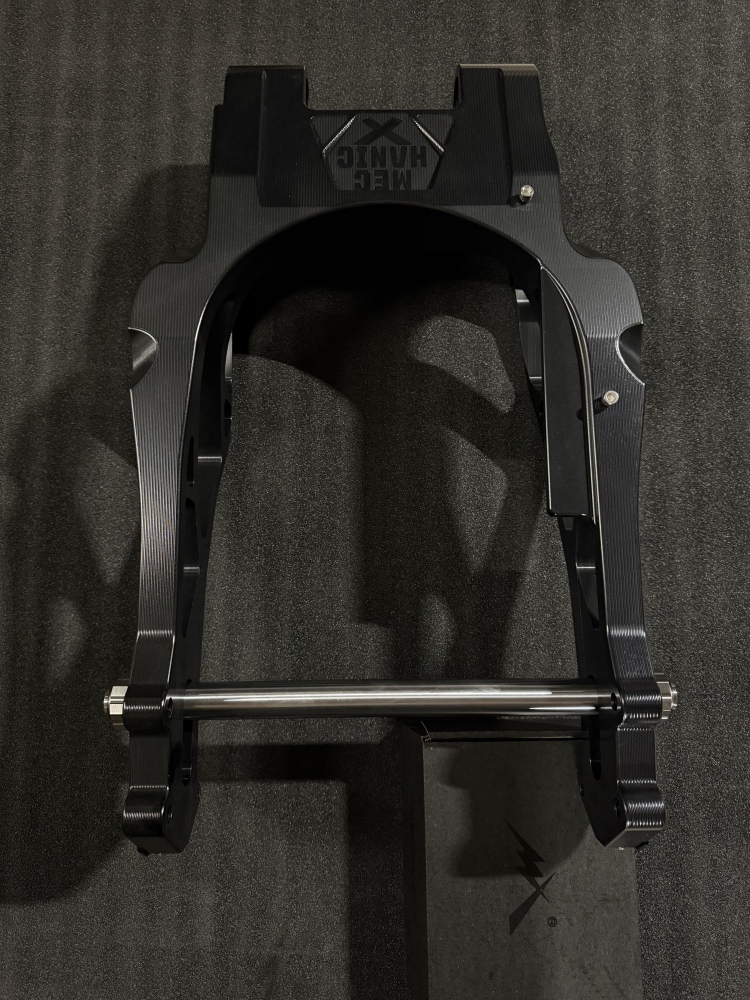 MECHANICX RACE ONE-PIECE  SWINGARM