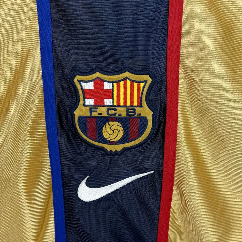 01-02 Barcelona Retro Away Soccer Shirt