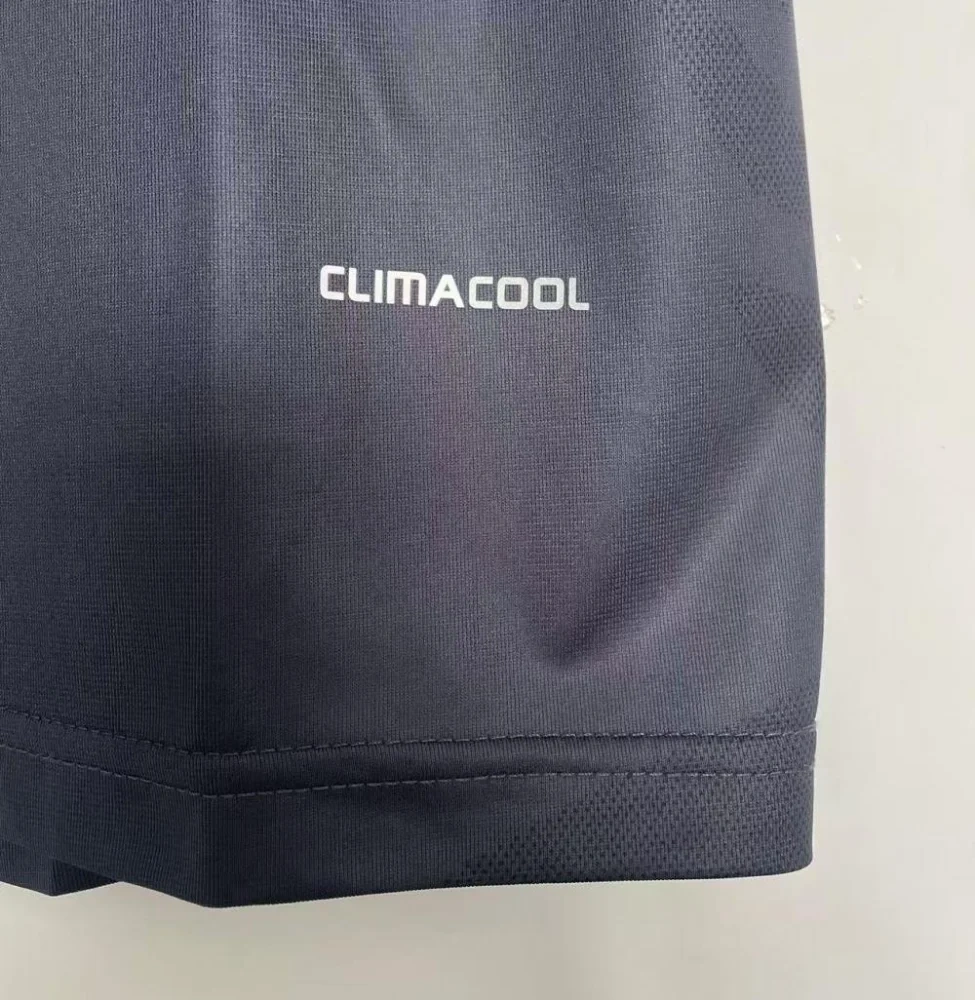 Retro Liverpool Away Football Jersey 2009/2010