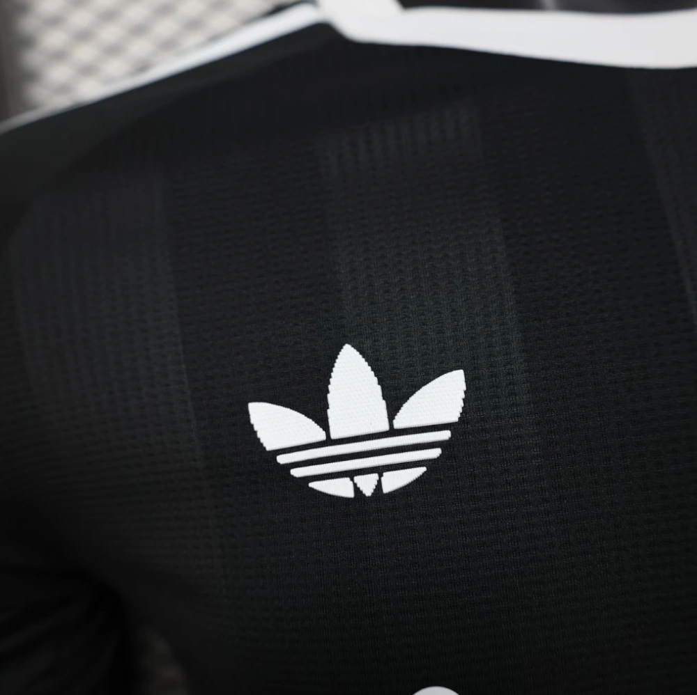 Liverpool Black Goalkeeper Football Shirt 2025-26 Player Edition