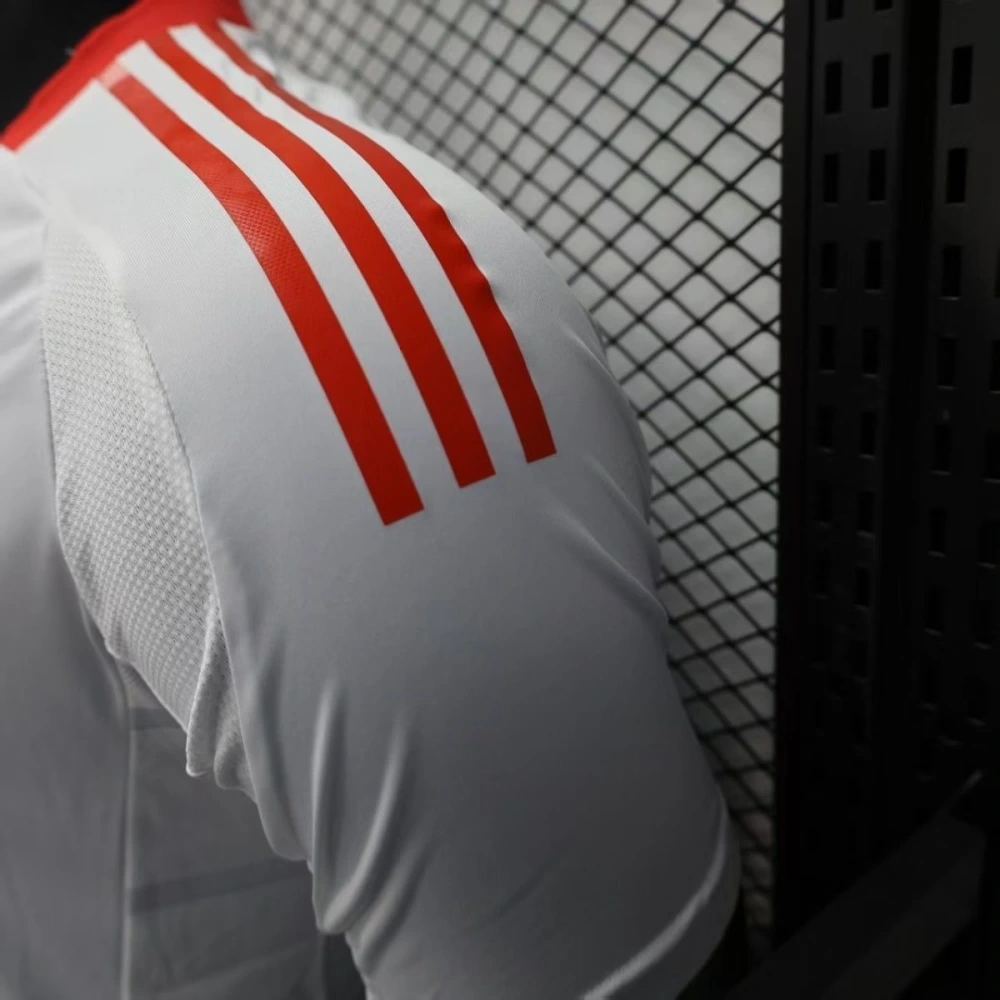 Liverpool's second away player edition football jersey for 2025-2026