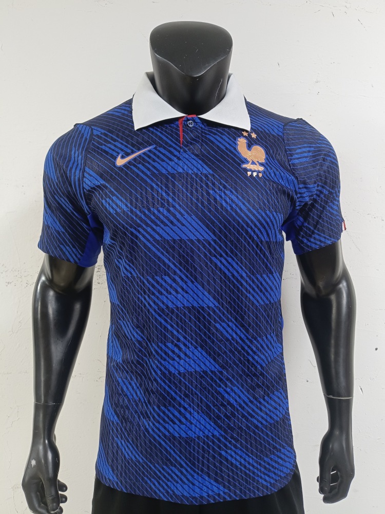 26-27 France's home ground