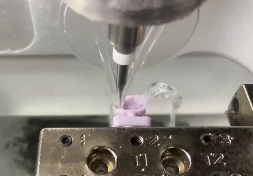 Wet 5-axis Dental Milling Machine milling glass ceramic blocks