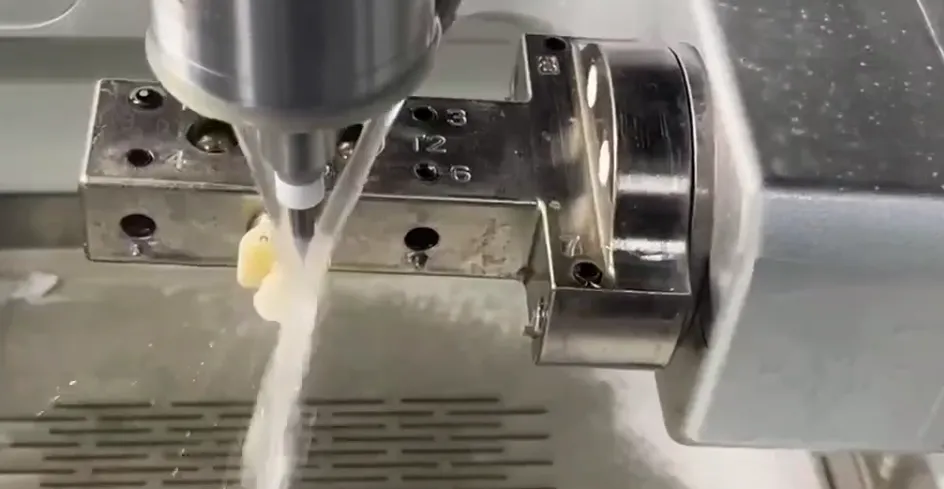 Wet 5-axis Dental Milling Machine milling PMMA blocks