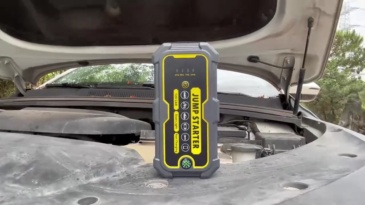 Multi-function 12V 6000mAh 1000A Phone Charging LCD Screen Portable Car & Truck Jump Starter Power Station with Light