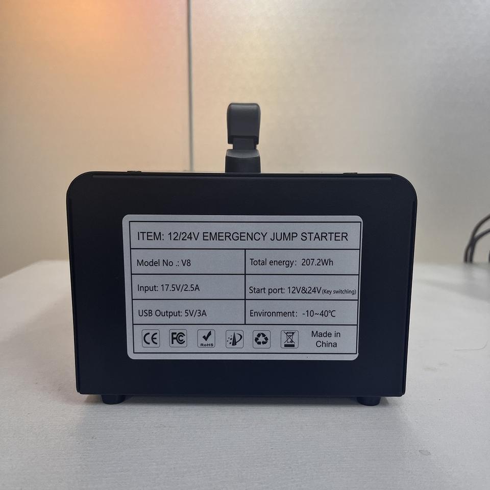 Multifunctional 42000mAh Lithium-ion Polymer 12V 24V 1500A Jump Starter SOS Torch Light Digital Screen for Cars Trucks