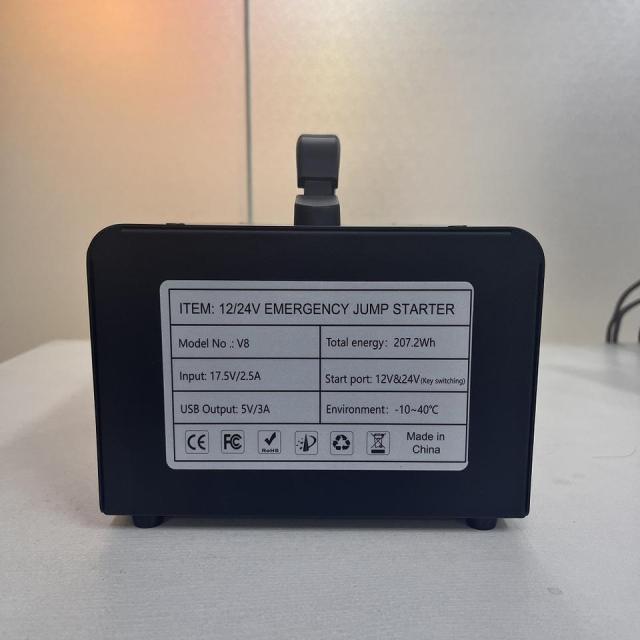 Multifunctional 42000mAh Lithium-ion Polymer 12V 24V 1500A Jump Starter SOS Torch Light Digital Screen for Cars Trucks