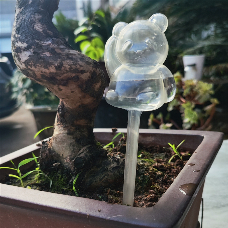 Size L PVC Animals Owl Shaped Watering Globe Ball Automatic Plant Watering Bulbs Self Watering Balls Water Device Drip Irrigation System for Garden Plants