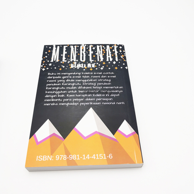 Livres brochés, impression, coloration personnalisée, reliure parfaite, couverture souple