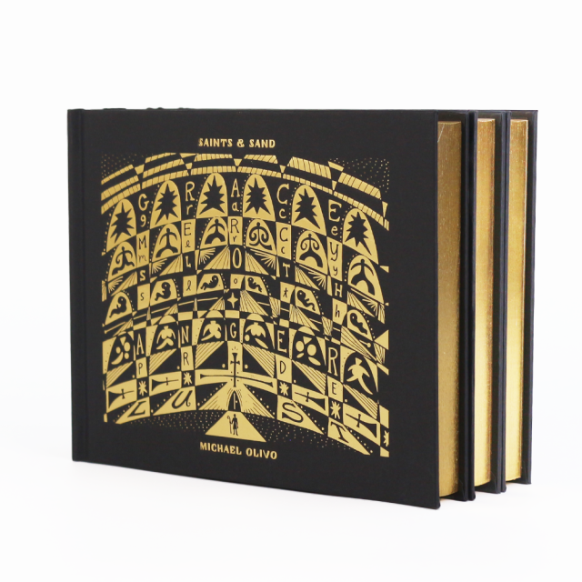 Livre relié à tranches dorées, impression personnalisée avec marquage à chaud doré, roman